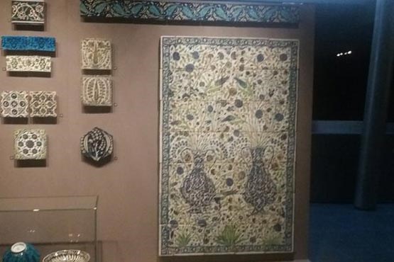 کاشی‌های تاریخی سرقتیِ تهران در موزه‌ لوور چه می‌کنند؟