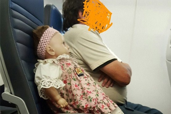 خرید بلیت هواپیما برای عروسک زشت +عکس
