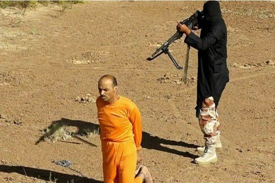 داعش یک مصری را به اتهام جاسوسی اعدام کرد +عکس