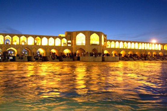 هجوم مردم اصفهان به سمت زاینده رود
