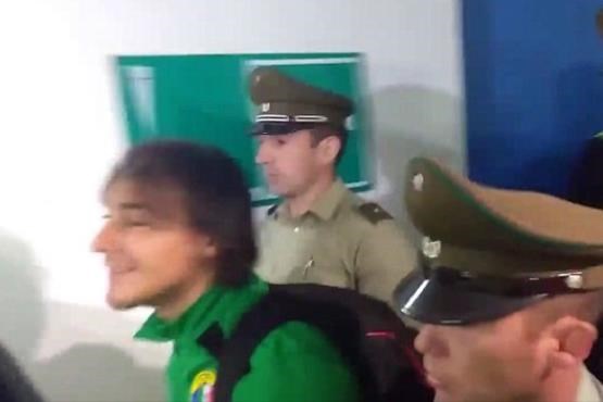 زندان، عاقبت فوتبالیستی که یک هوادار را کتک زد(تصاویر)
