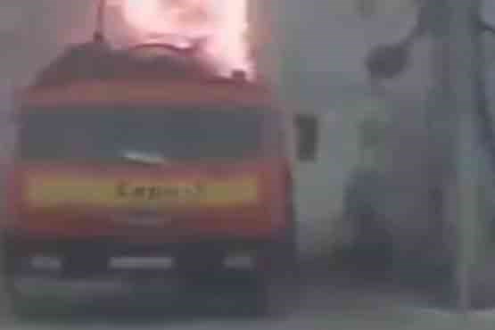 سوختن یک کارگر در آتش پس از انفجار کامیون