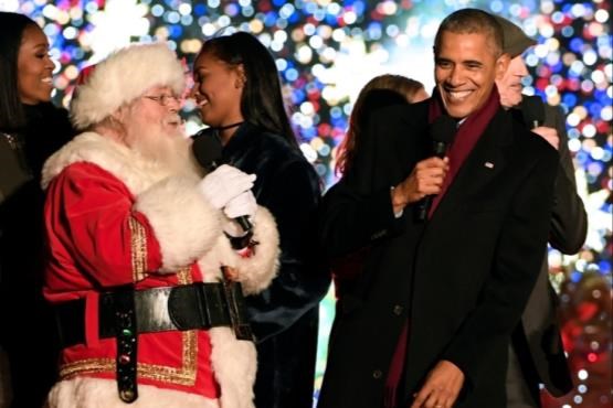 همخوانی اوباما و خوانندگان معروف در جشن کریسمس+عکس