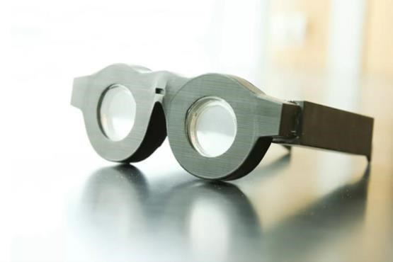 عینک هوشمند با قابلیت فوکوس خودکار