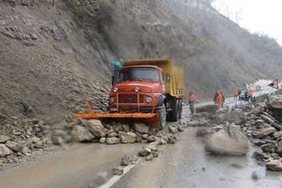 جاده پلدختر- خرم‌آباد براثر ریزش کوه مسدود شد
