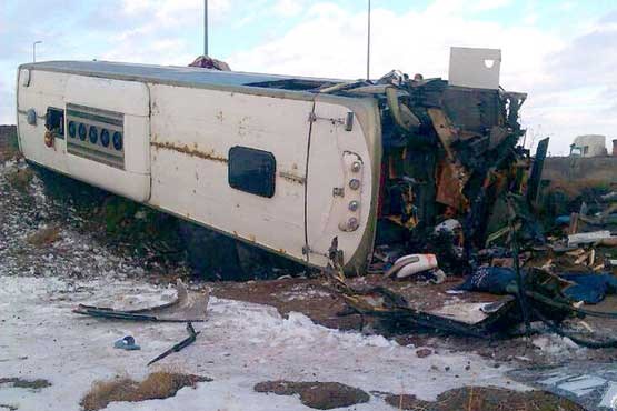 24 مجروح بر اثر واژگونی اتوبوسی در تربت جام