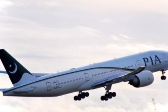 هواپیمای پاکستانی مسافر سرپایی سوار کرد