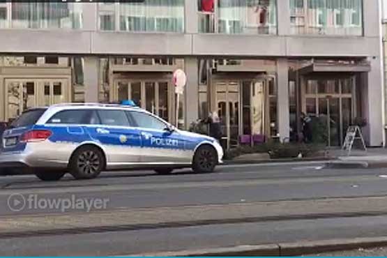 حمله با خودرو و چاقو به عابران در آلمان + فیلم