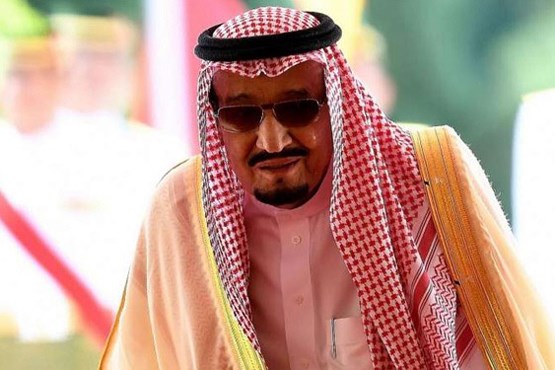 نماز نشسته و رقص ایستاده پادشاه عربستان+عکس