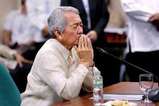 قسم دروغ وزیر فیلیپینی را برکنار کرد