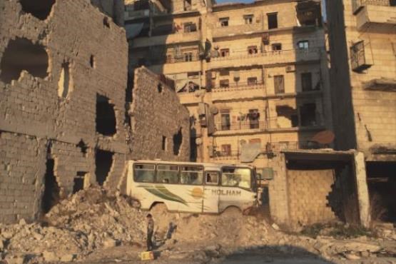 رج زدن زندگی روی ویرانه های حلب / شهر هنوز نفس می کشد + تصاویر
