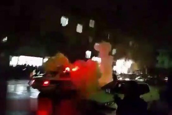 لحظه پرتاب نارنجک به داخل خودروی پلیس  +عکس و فیلم