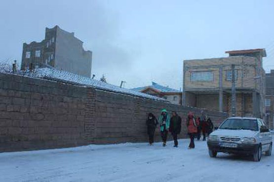 برف برخی مدارس استان اردبیل را تعطیل کرد