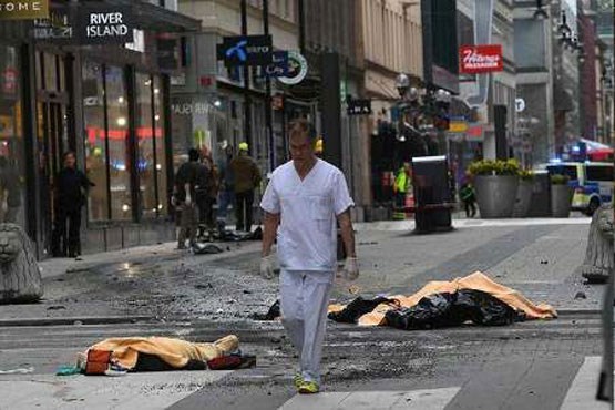 حمله راننده کامیون به مردم در استکهلم تروریستی بود