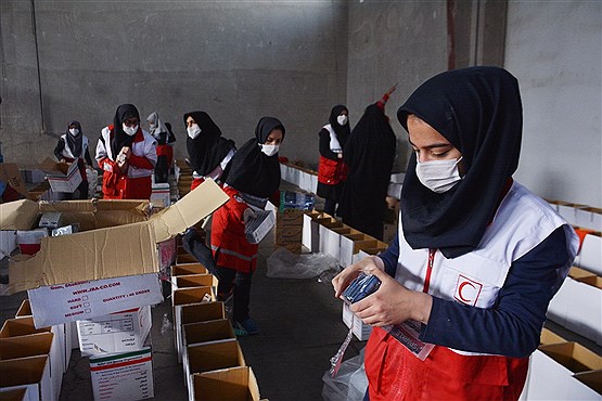 آماده سازی و بسته بندی اقلام امدادی هلال احمر به مناطق زلزله زده مشهد