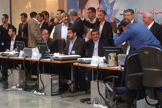 احمدی نژاد در انتخابات ریاست جمهوری ثبت نام کرد! +عکس