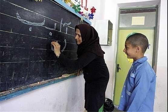 در ایران نگاه پشتیبانی به "معلمان" وجود ندارد
