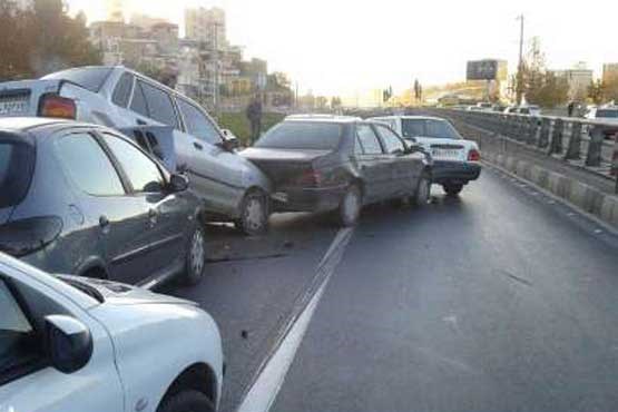 تصادف ۱۰ خودرو در بزرگراه امام علی تهران