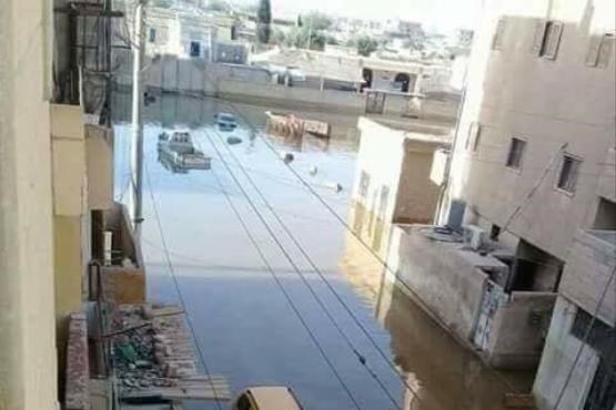 غرق‌شدن خیابان‌های رقه در آب‌های آلودۀ داعش+عکس
