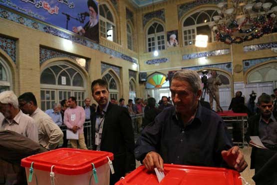 صف های طولانی در حوزه های اخذ رای انتخابات ایران