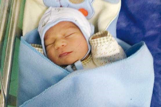 هشدار پزشکان برای کاهش خطر "مرگ تختخواب نوزاد"