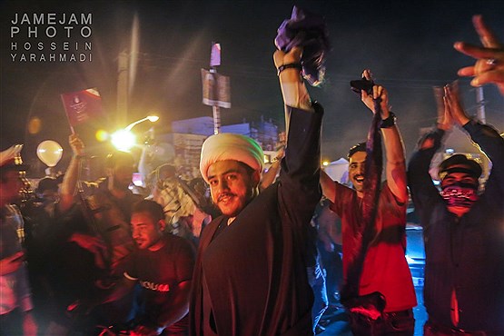 شادی مردم قم پس از انتخابات ۲۹ اردیبهشت