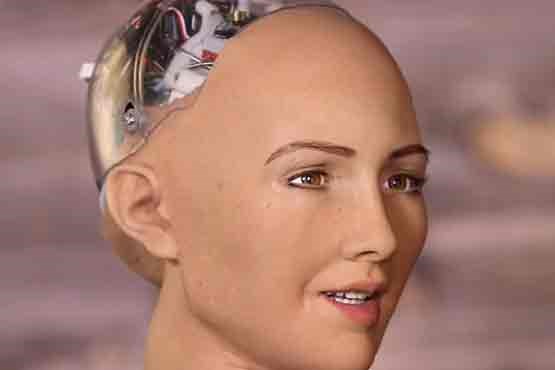 مصاحبه زنده با ربات انسان نما در بی بی سی