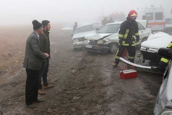 تصادف زنجیره ای ۱۶ خودرو در مشهد