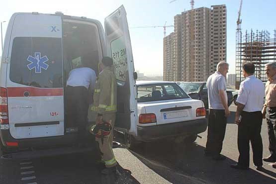 تصادف دو خودرو در بزرگراه شهید همت +عکس