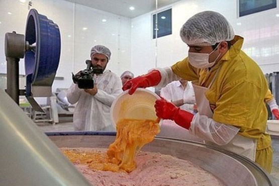 خطرات آزاد شدن استفاده از خمیر مرغ در سوسیس و کالباس / وزارت بهداشت : مخالف استفاده از خمیر مرغ هستیم!