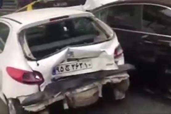 تصادف زنجیره‌ای پرخسارت در خیابان ولنجک