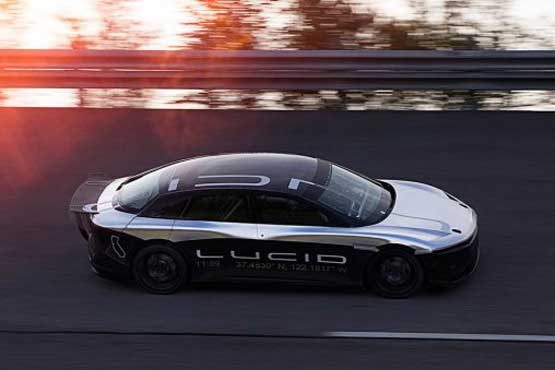 شکستن رکورد سرعت خودروهای الکتریکی با لوسید ایر +فیلم