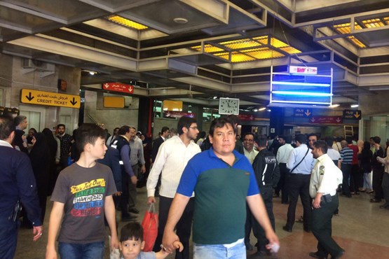 حمله مردی با قمه به مسافران مترو+فیلم