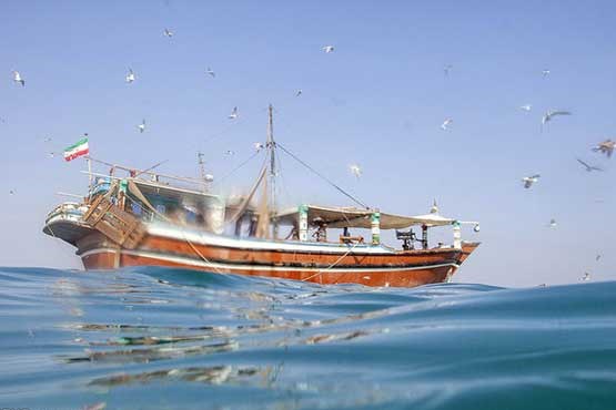 مفقود شدن سرنشین قایق صیادی در آبهای تنگستان