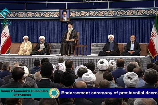 احمدی نژاد جایش را عوض کرد و پیش سید حسن خمینی نشست/ میرسلیم و قالیباف کنار هم نشستند +عکس