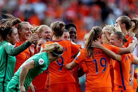 جشن ملی در هلند برای دختران فوتبالیست قهرمان +عکس