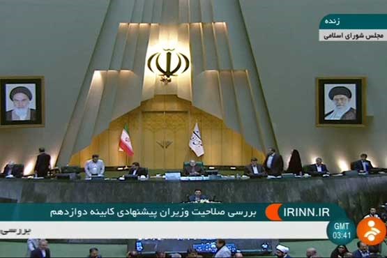 جلسه رای اعتماد وزرای پیشنهادی آغاز شد/ ورود روحانی به صحن مجلس