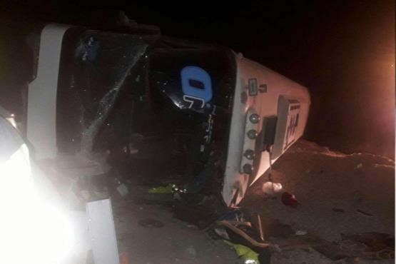 3 کشته و 35 مصدوم در واژگونی اتوبوس در شاهرود