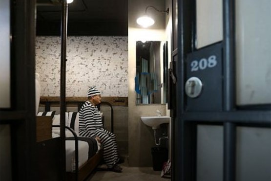 تجربه اقامت در هتلی شبیه زندان