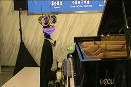 روباتی که پیانو می نوازد