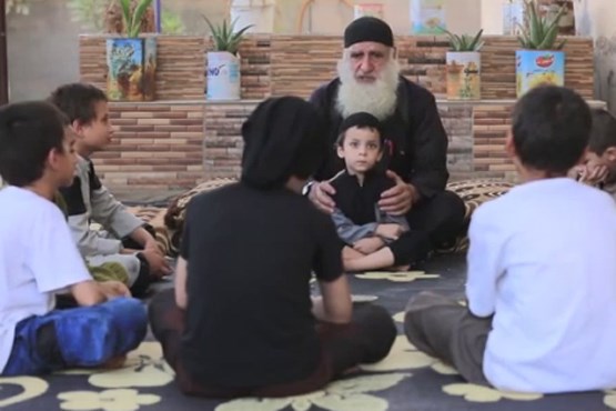 پدربزرگ های داعشی عملیات انتحاری آموزش می دهند!