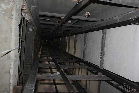 مصدومیت شدید کارگر جوان با سقوط به چاهک آسانسور در ارومیه