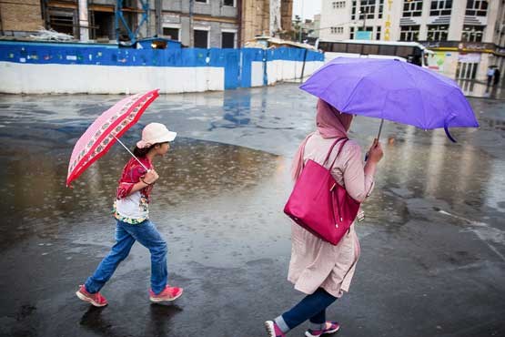 وزش باد و رگبار باران در تهران
