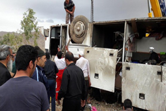 15 مجروح بر اثر واژگونی اتوبوس در جاده چناران - مشهد