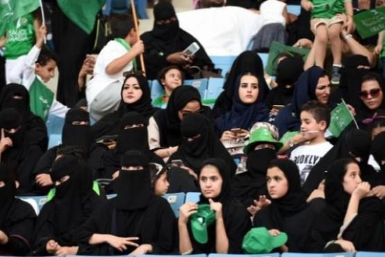 پوشیدن لباس آستین‌کوتاه در استادیوم‌های عربستان ممنوع شد