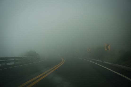 رانندگی در هوای مه‌آلود چگونه است؟