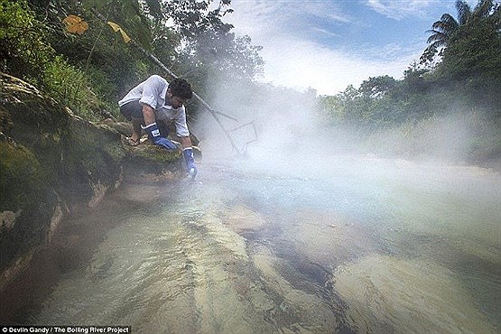 این رودخانه آنقدر داغ است که همه چیز را آب پز می کند!  +عکس