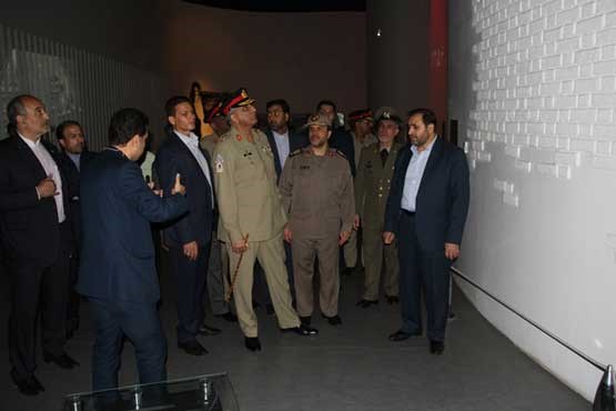 بازدید رئیس ستاد ارتش پاکستان از موزه انقلاب اسلامی و دفاع مقدس +عکس