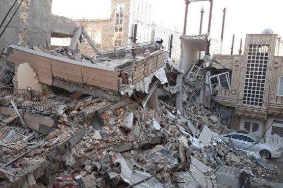 نجات معجزه آسای کودک ۶‌ساله از زیر آوار در زلزله کرمانشاه