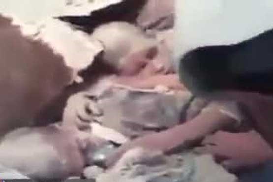فیلم نجات دو بچه از زیر آوار زلزله کرمانشاه